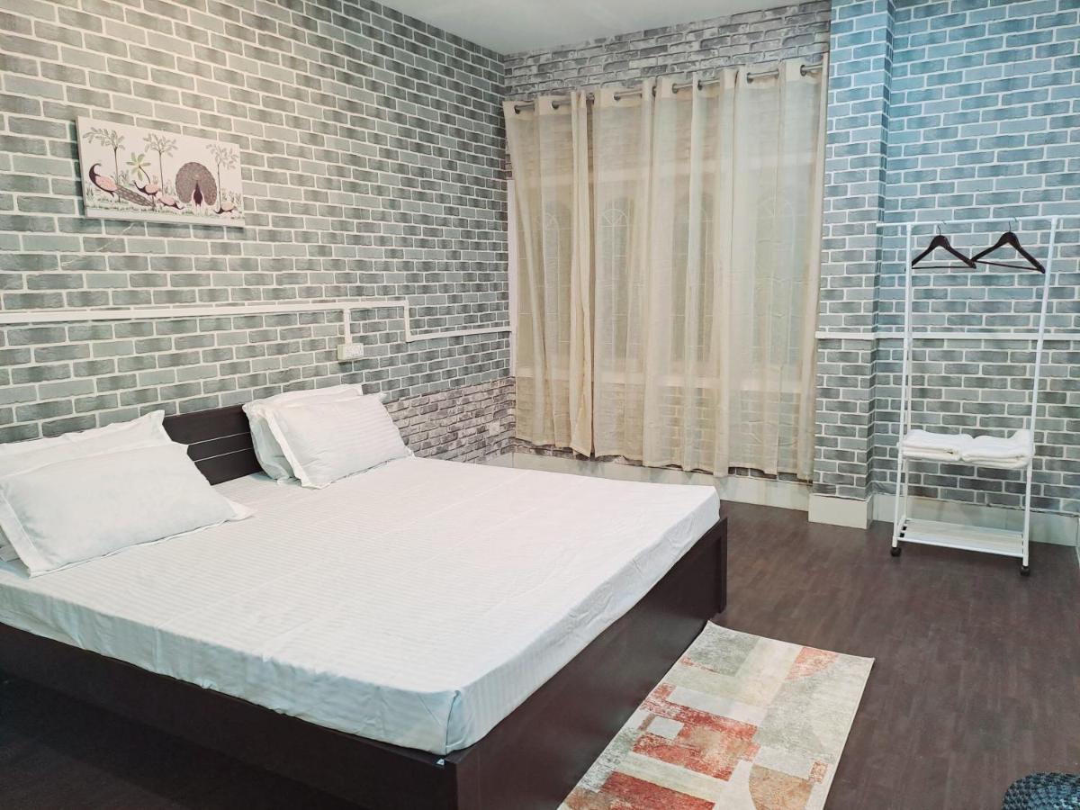 Strawberry Swing Homestay Guwahati Esterno foto